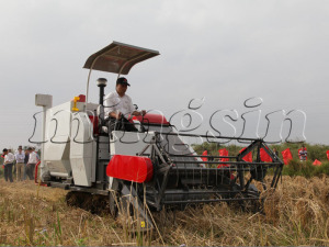 Crawler Type Rice and Wheat Combine Harvester